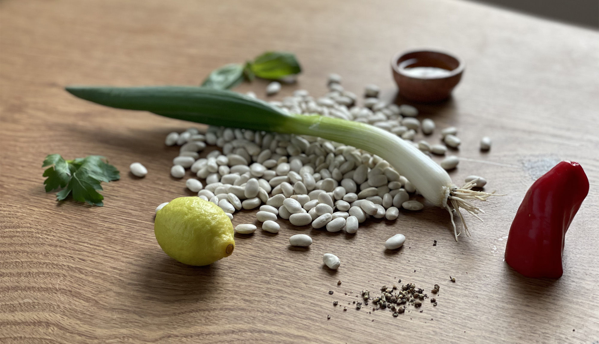  Kinder, wie die Zeit vergeht! Bei all dem Trubel der letzten Monate ist doch glatt fast ein ganzes Jahr vergangen seit dem Launch unserer beliebten Rezeptserie  58. Bauchgefühl  mit Ernährungsexpertin  Canari.de . Jeden Donnerstag gehen die neusten Rezepte live, immer wieder mit schmackhaften und vor allem gesunden Zutaten sowie dem gewissen Etwas. In wenigen Tagen feiert die wöchentliche Serie bereits ihren 50. Post auf den sozialen Medien von FIFTYEIGHT. Nochmal zum Mitschreiben: FÜNFZIG Rezepte, jede Woche eine neue Köstlichkeit! 