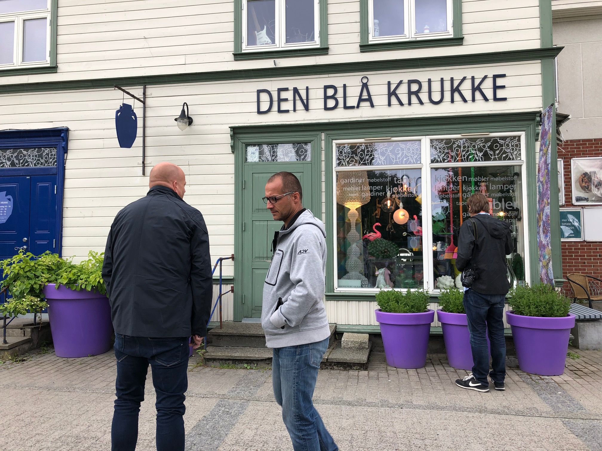  So nah, dass zumindest Marc auf alle Fälle Lust auf mehr bekommen hat. Eine bessere Zeit hätten sich Edina und Marc für ihren Besuch in Norwegen auch gar nicht aussuchen können: Eine Woche vor der mystischen Mittsommernacht war es nach dem abendlichen Restaurantbesuch taghell. „Das hatte schon eine ganz besondere Atmosphäre,“ sind sich die beiden einig. 