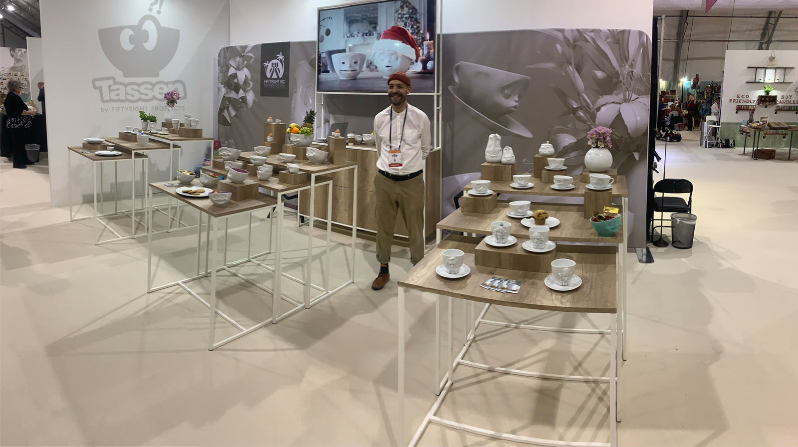 Max Zimmermann meint dazu: „Präsentiert haben wir uns mit einen komplett neuen Design des Standkonzepts. Offen, luftig, transparent, mit hellen Farben, Holztönen und von allen Seiten begehbar – da haben wir gezeigt, wie man unsere Produkte emotional und kundennah präsentieren kann – Design und Manufaktur in einer harmonischen Synthese.“