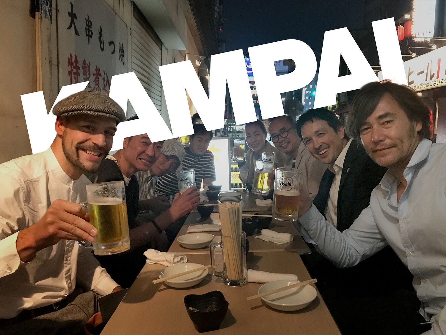  Wer die japanische Kultur kennt, der weiß, dass hochwertige Geschenke dort eine besondere Rolle spielen. Bühne frei also für unsere TALENTE! Denn während sich der typisch deutsche Konsument im Internet bei den global playern um das Gefühl googelt und um die letzten zwei Stellen hinter dem Komma feilscht (zum Glück seid Ihr nicht so!), verliebt sich der typische Japaner in etwas, das „kawaii“ ist und kauft es als Geschenk für seine Herzensdame. 