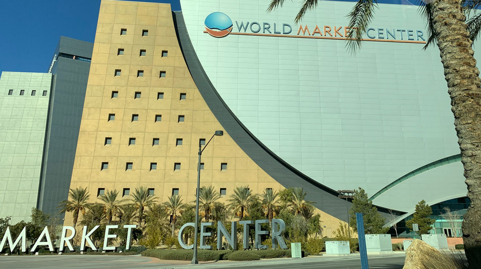 Nach der Gründung unserer amerikanischen Tochterfirma in 2018 war es toll zu erleben, wieviel Interesse es in den Staaten an unseren lustigen Charakteren aus Porzellan Made in Germany gibt. Nachdem wir zunächst das Online-Business etabliert haben, um zu gewährleisten, dass auch jeder unsere Produkte bestellen kann, konzentrieren wir uns jetzt verstärkt auf den klassischen Handel, von dem wir nach wie vor überzeugt sind.