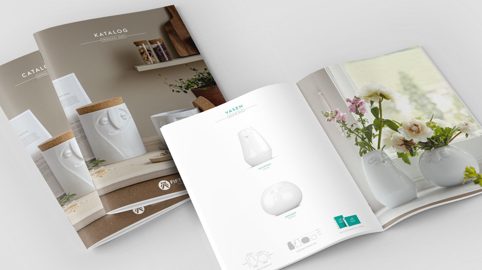 Hurme? Du vermutest richtig. Auch wenn es sich so anhört, es ist kein neuer trendiger Vorname. Dafür aber der Nachname des finnischen Designers Toni Hurme, der vor nicht allzu langer Zeit eine neue Schriftenfamilie entwickelt und nach sich benannt hat. Die ganz besondere Ästhetik dieser Schrift hat es uns angetan und war tatsächlich der Ausgangspunkt, unserem mittlerweile mehr als 10 Jahre altem Corporate Design ein siginfikantes Facelift zu geben. Neue Logos, neue FarbCodierung, neuer Katalog, neue Geschäftspapiere, neue Visitenkarten, neue Verpackungen, neue Website und so weiter …. das volle Programm.