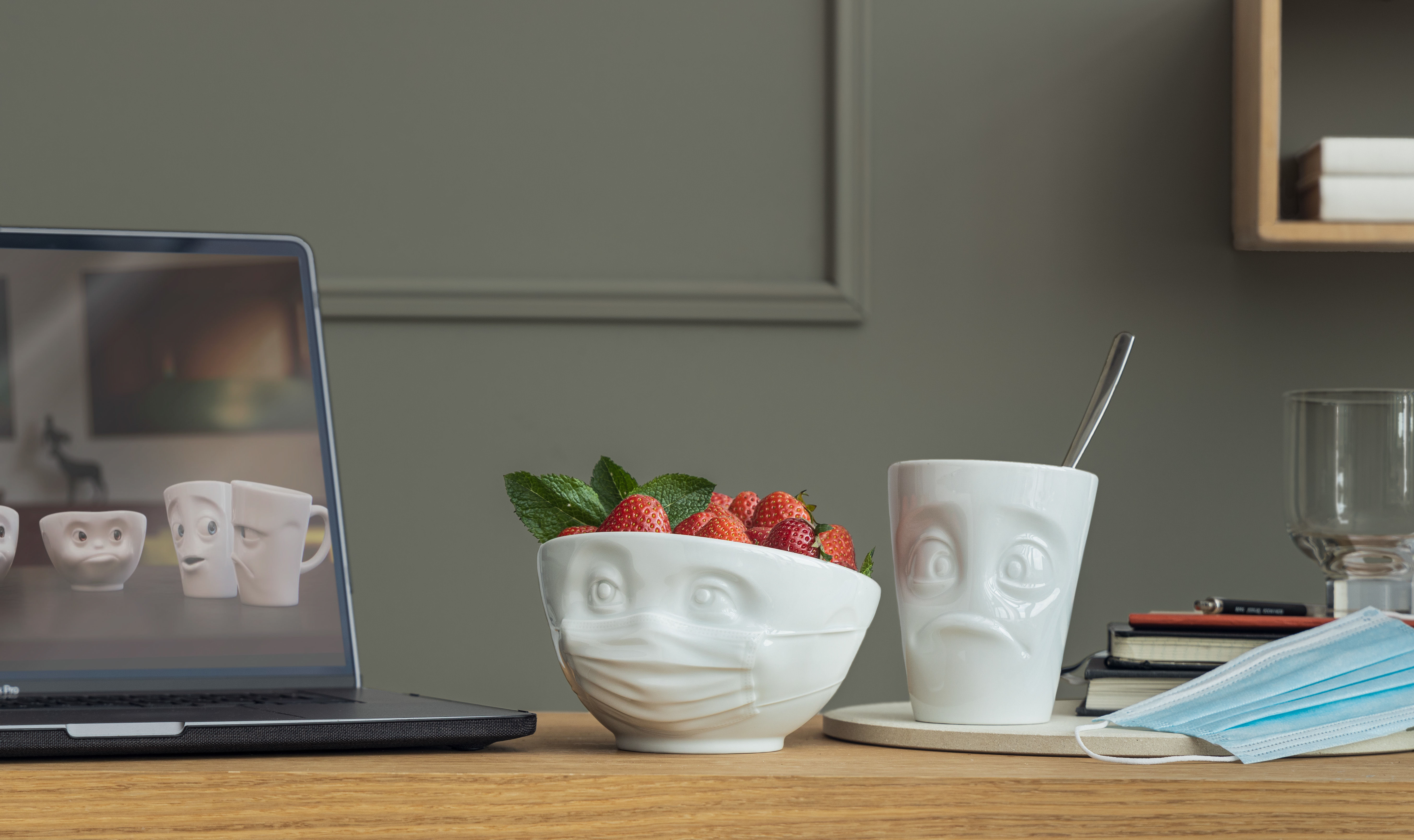  Das Wichtigste zuerst: Wir wünschen uns, dass Du bis jetzt gut durch die Corona-Krise gekommen bist und Du und Deine Lieben gesund seid, wenn Du diese Zeilen liest. Während die Pandemie die Welt immer noch im Griff hat und wir uns behutsam in kleinen Schritten unserem gewohnten Lifestyle annähern, geht das Leben weiter. Wenn Du uns näher kennst, weißt Du, dass wir grundsätzlich eine positive Lebenseinstellung und einen optimistischen Blick auf die Dinge haben. Diese Haltung hat uns auch in Corona-Zeiten sehr geholfen, unseren Teamgeist zu bewahren und trotz extrem widriger Umstände zwischen Homeoffice, Videokonferenzen und Social-Distancing-Regeln unsere Energie auf das Wesentliche für heute und morgen auszurichten. 