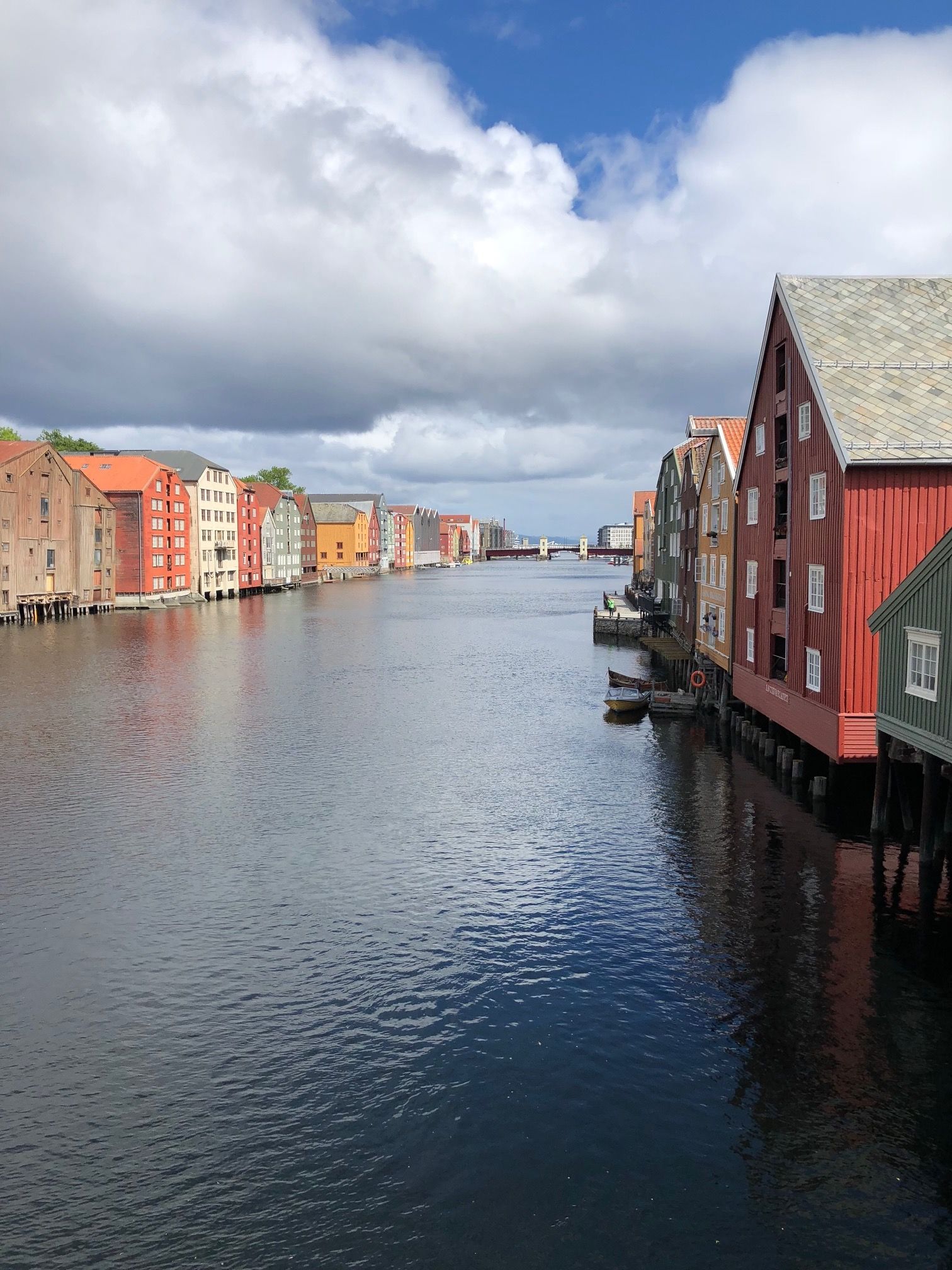 Hierzu kamen in Trondheim die 30 wichtigsten Kunden zusammen. „Wenn man sich erstmal persönlich kennengelernt hat, baut man schließlich eine ganz andere Beziehung zueinander auf“, so Marc. „Mit Norwegern zusammen zu arbeiten, macht einfach Spaß. Das fängt mit dem Casual Look selbst bei Geschäftsleuten an und endet mit einem tollen Humor“, sagt Edina. André und Chris haben die Fiftyeightler nicht nur in Kontakt mit guten und netten Kunden gebracht, sondern ihnen auch die traumhafte Landschaft und Kultur der Wikinger und des reinen skandinavischen Styles näher gebracht.