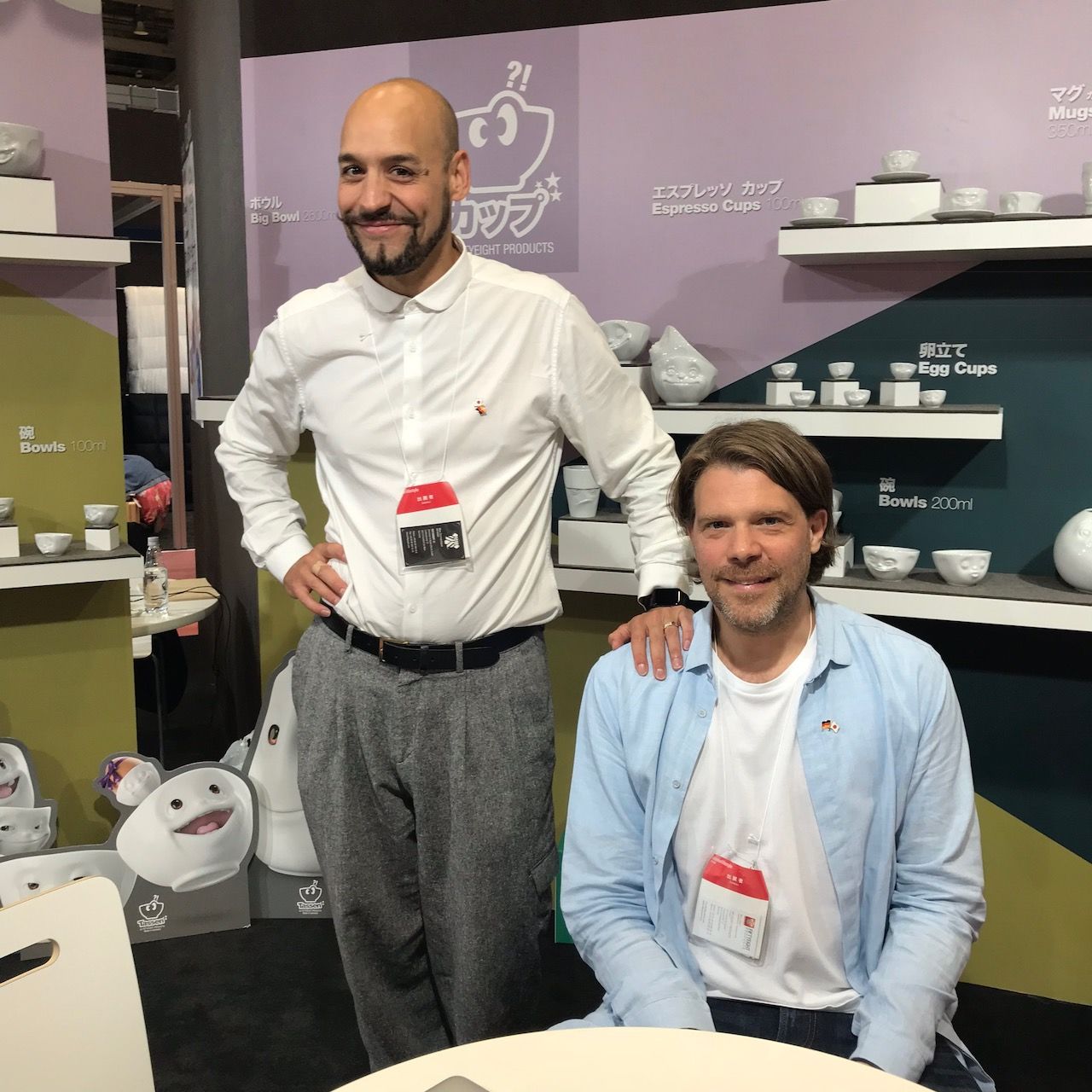  Handelte es sich dabei also um aus niederen Instinkten getriebene Beschaffungsintimität? Das ist Spekulation. Tatsache ist, dass der japanische Einfluss auf Max früh, heftig und nachhaltig war. So nachhaltig, dass man ihn in den originellen Charakteren, großen Augen und der ausdrucksstarken Mimik der TASSEN deutlich erkennen kann. 